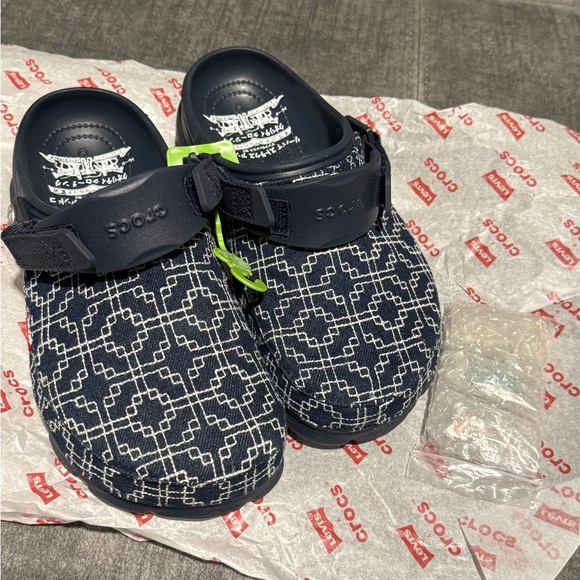 Levi X crocs - Picture 1 of 5